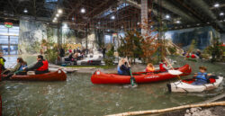 Canoes on the river course in hall 14 | Copyright © Messe Düsseldorf | C. Tillmann