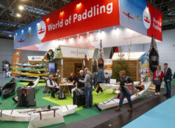 People at the World of Paddling in hall 14 | Copyright © Messe Düsseldorf | C. Tillmann