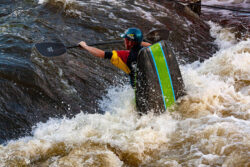 Kayak in water | © Leon Bast
