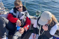 Menschen auf Boot | © Clara Weimer