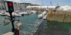 Schwelle im Hafen von Guernsey / Foto: blauwasser.de /