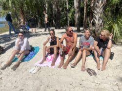 A group of people at the beach | Copyright © Paddeln macht Spass 