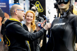 Foto: Beratungssituation auf der Messe / Copyright: Messe Düsseldorf, A. Wiese