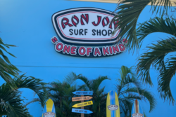The entrance to Ron Jons Surf Shop | Copyright © Paddeln macht Spass 